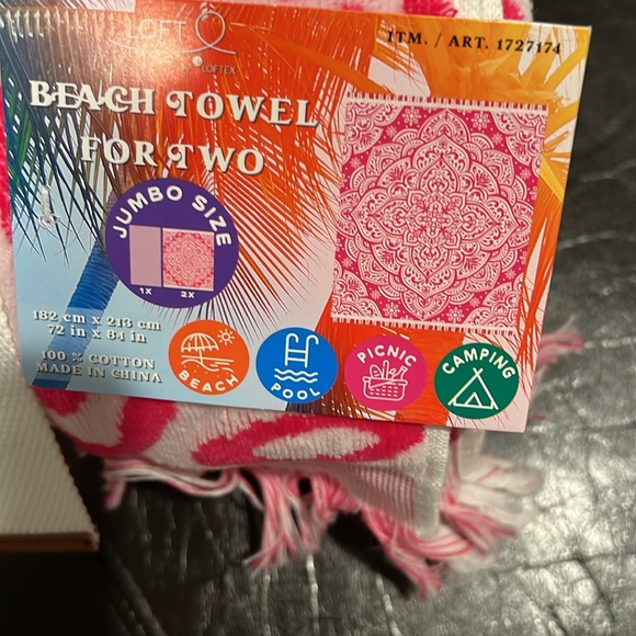 Jumbo Size Beach Towel for 2, available in 2 different colors - Picture 4 of 9